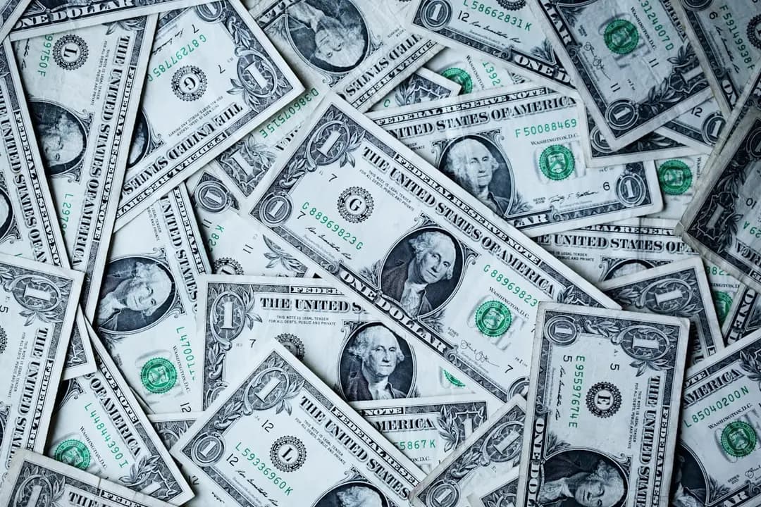 Central Banks Signal Rate Cuts — What It Means for Silver Investors